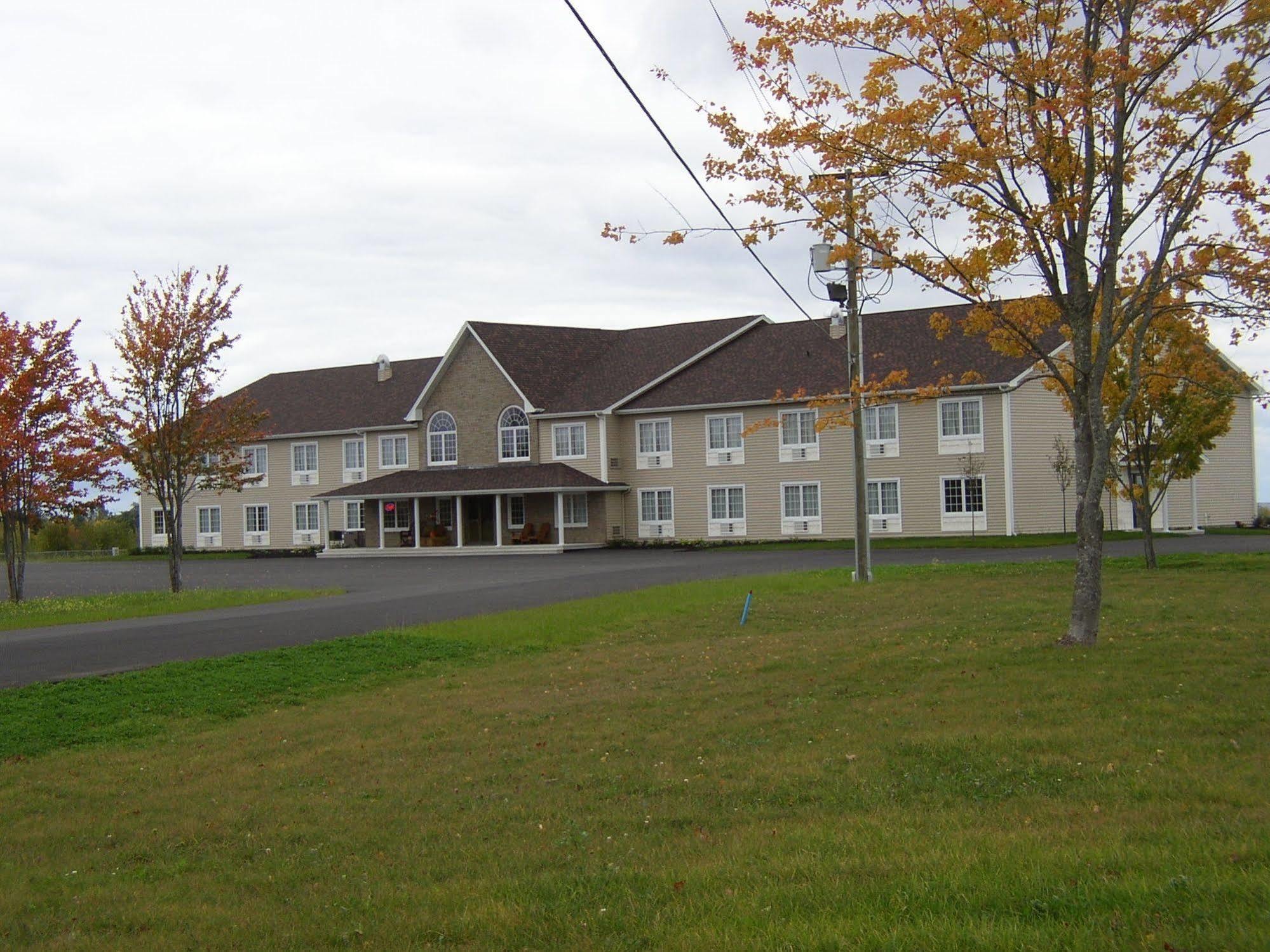 & 2* Bouctouche