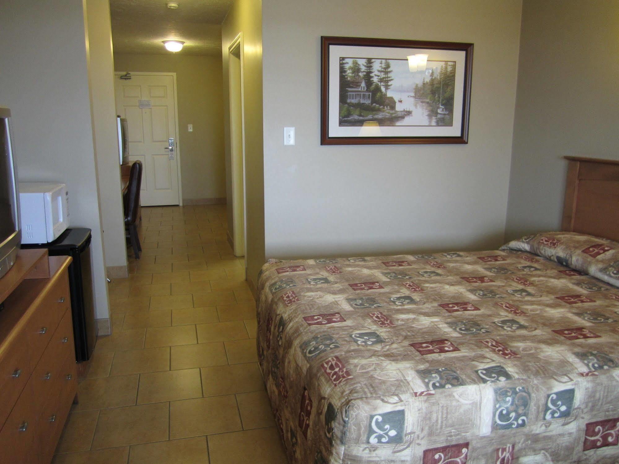 & 2* Bouctouche